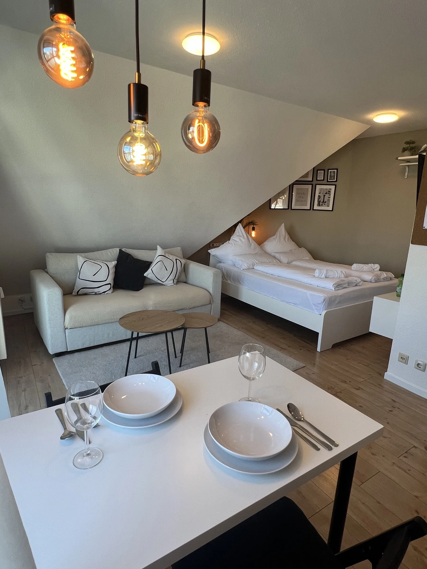 Ferienwohnung ROBIN in Memmingen – Wohn- und Essbereich