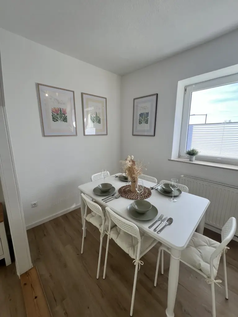 Ferienwohnung LYSOP in Memmingen – Esstisch für die ganze Gruppe