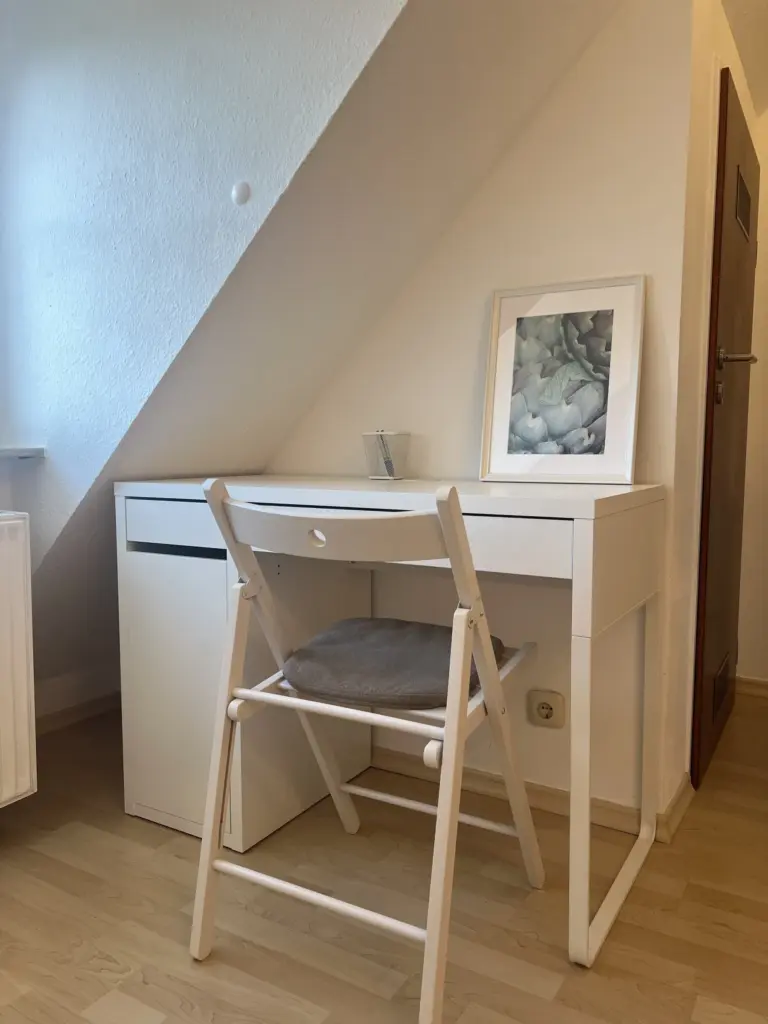 Ferienwohnung NAMI in Memmingen – Schreibtisch zum Arbeiten
