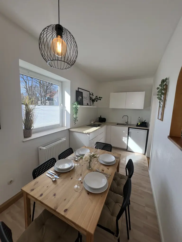 Ferienwohnung TONY in Memmingen – Küche mit Essbereich