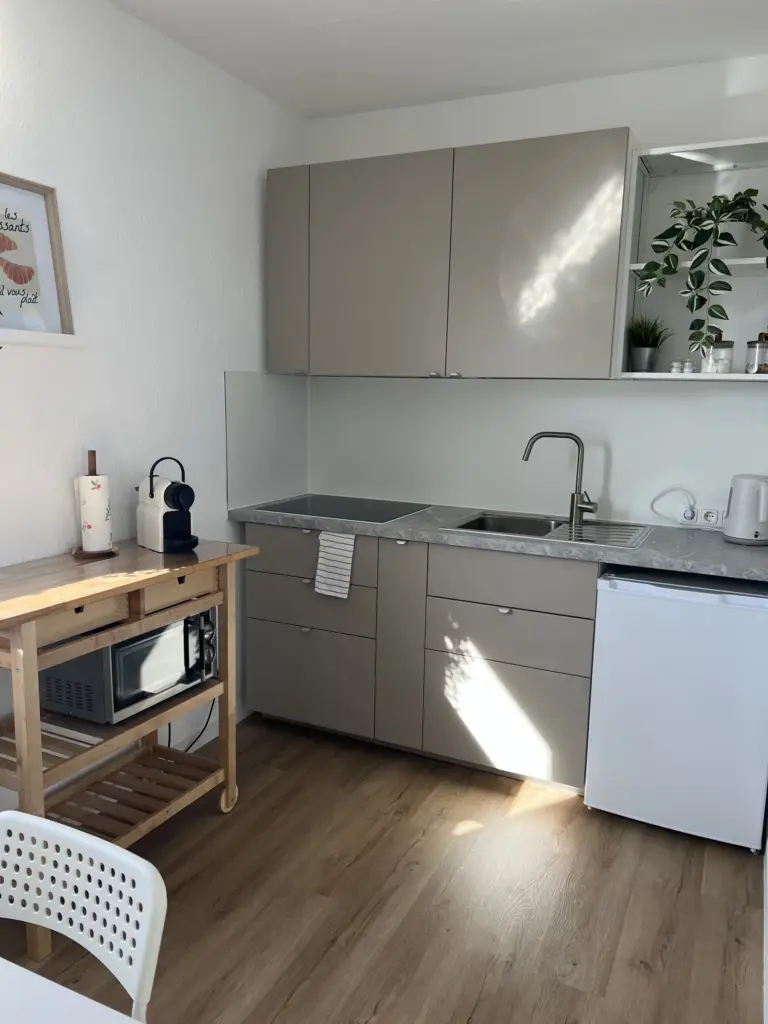 Ferienwohnung LYSOP in Memmingen – voll ausgestattete Küche