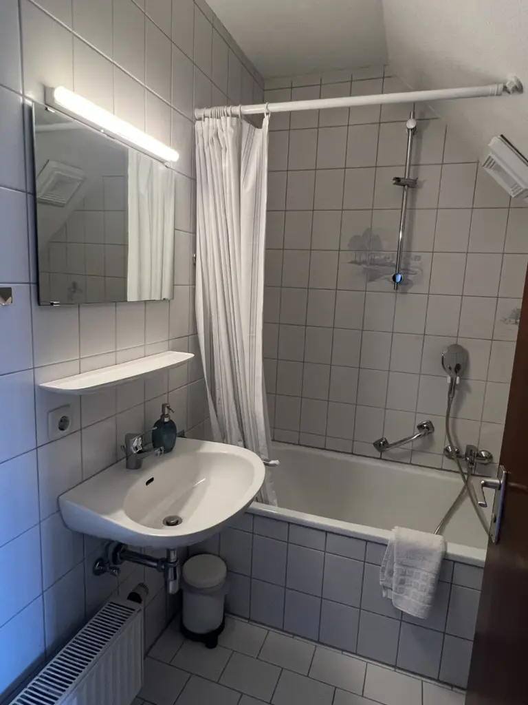 Ferienwohnung ROBIN in Memmingen – Badezimmer