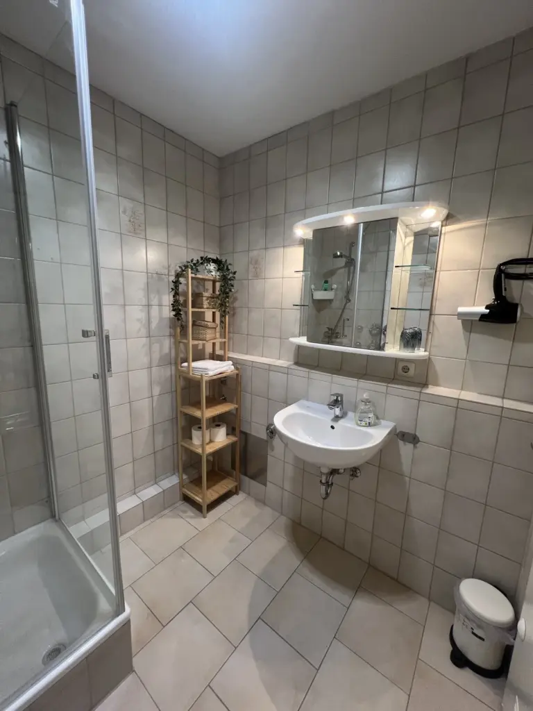 Ferienwohnung NAMI in Memmingen – Badezimmer