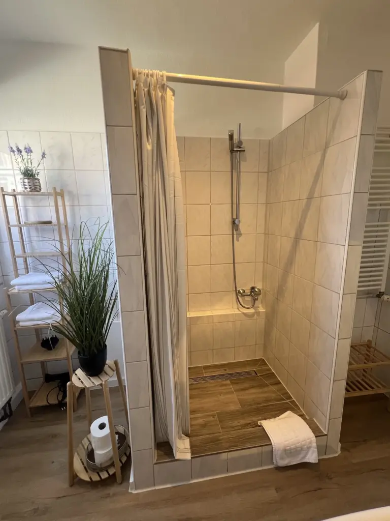 Ferienwohnung SANJI in Memmingen – ebenerdige Dusche
